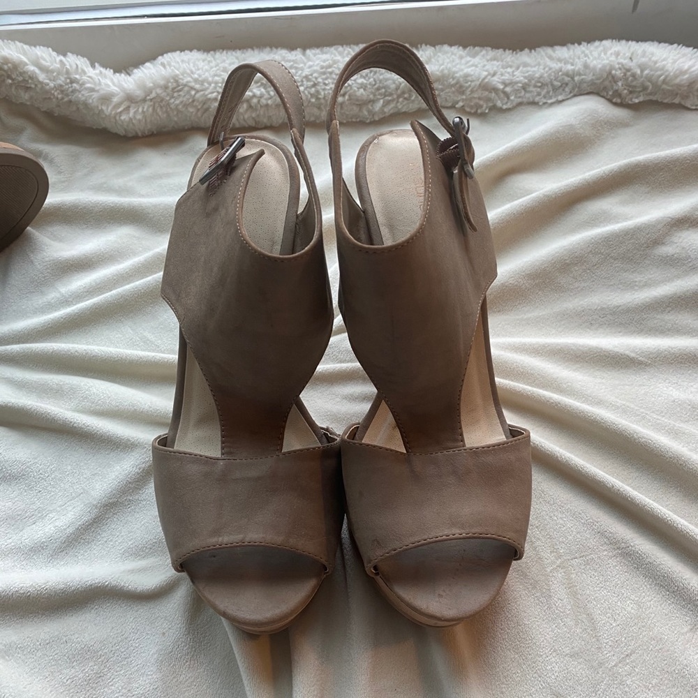 Women’s 11 maurices wedges wear and tear
